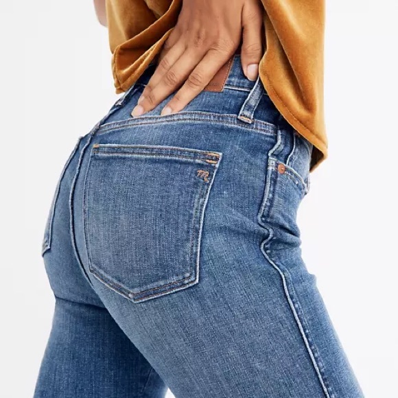 Madewell 9" Mid-Rise Skinny York Wash Rip & Repair Edition - Picture 5 of 8